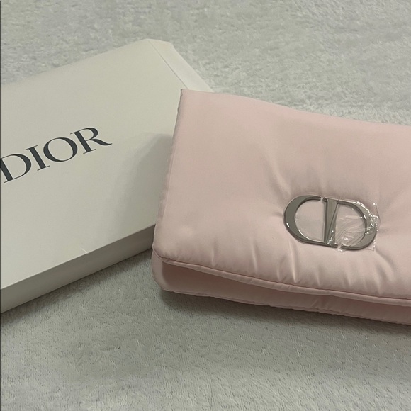 Dior Pink Clutch with Silver Logo - Picture 4 of 8